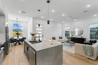 Building Photo - 8320 Williamsdell St