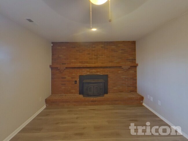 Building Photo - 5060 Barcelona Way