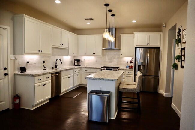 Building Photo - 3281 Crocker Dr