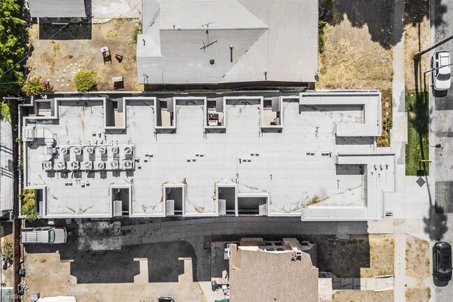 Building Photo - 644 N Normandie Ave