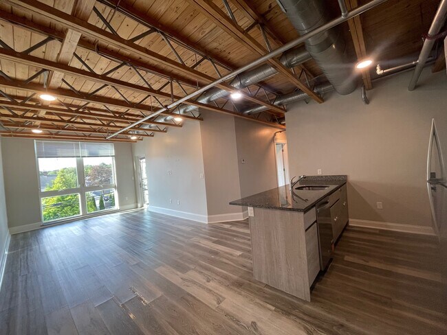 Building Photo - 330-350 Pleasant St. Unit 316