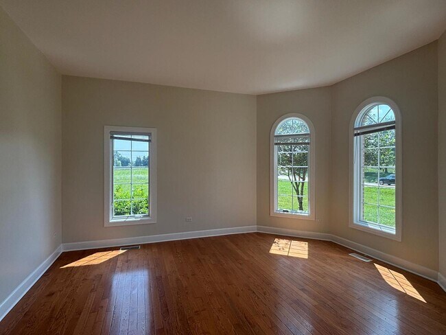 Building Photo - 8420 Redtail Dr
