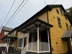 Building Photo - 320 W Stephen St