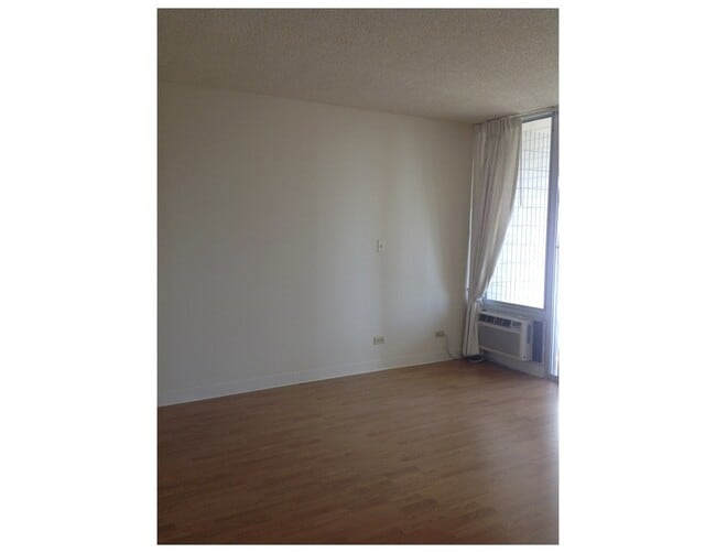 Building Photo - One Bedroom Apt, Excellent Location (Elect...