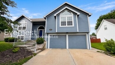 Building Photo - 2217 Magnolia Dr