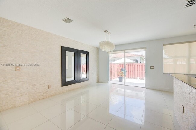 Foto del edificio - 8039 NW 108th Pl