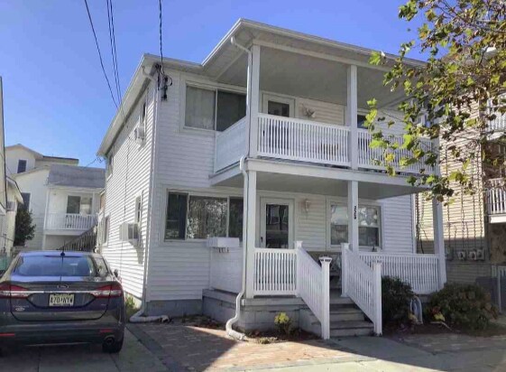 Building Photo - 226 E Cresse Ave
