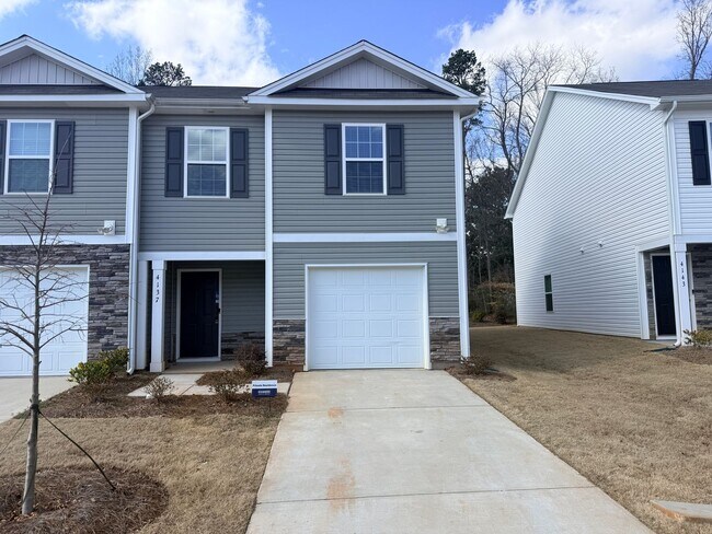 Foto del edificio - Beautiful Townhome in Charlotte