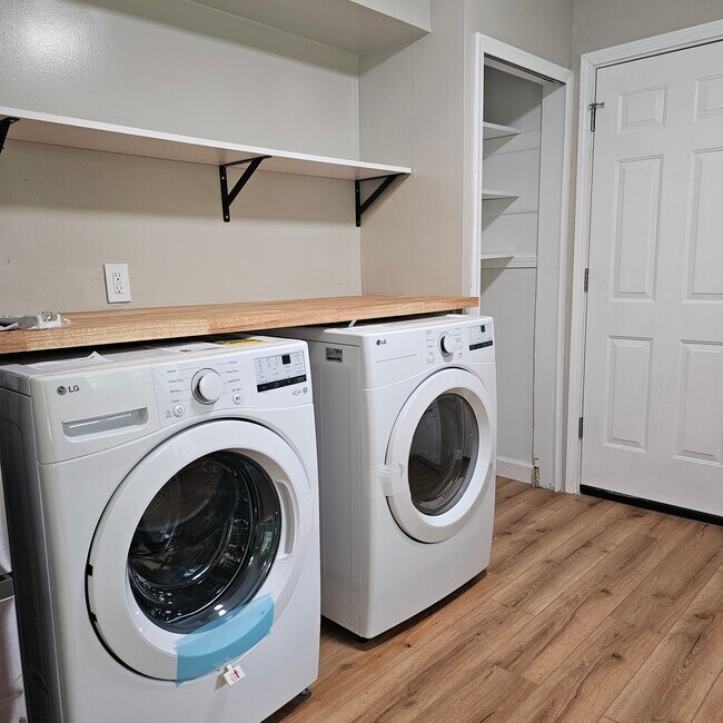 Building Photo - 2931 Spring Hill Dr