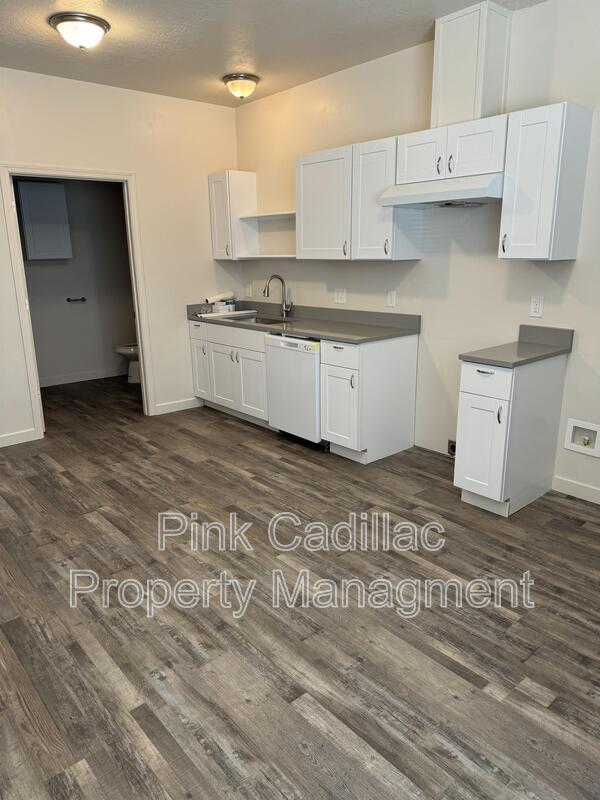 Building Photo - 309 E Grove Ave