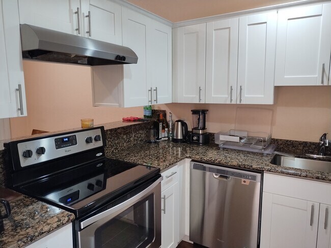 Foto del edificio - 25074 Lake Fenwick Rd