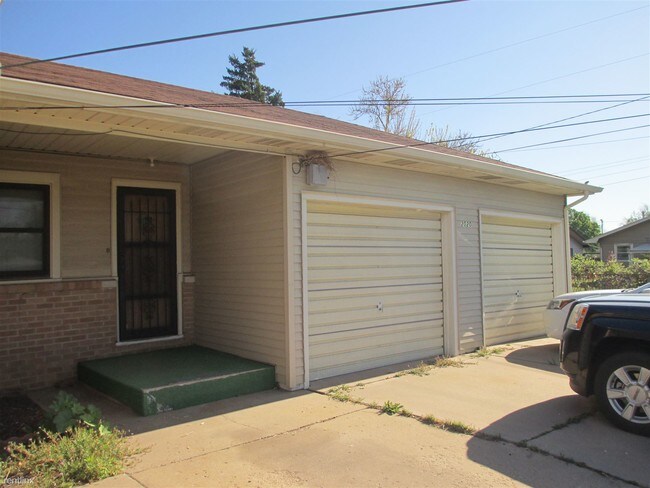 Building Photo - 2020 W 31st St S