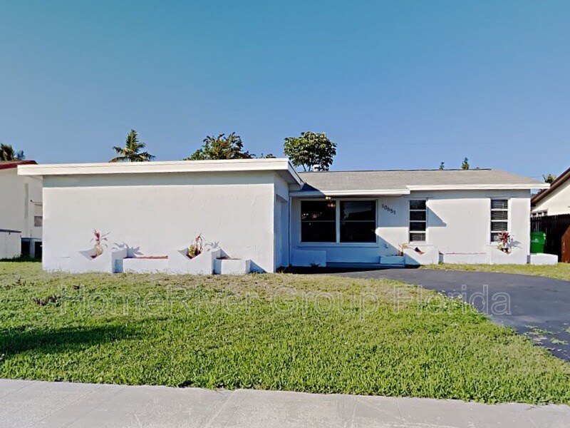 Primary Photo - 10651 NW 28th St