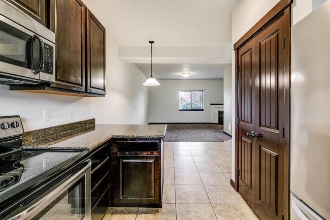 Building Photo - Beautiful Townhomes