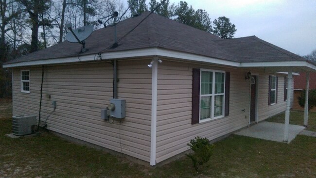 Building Photo - 3576 Confederate Dr