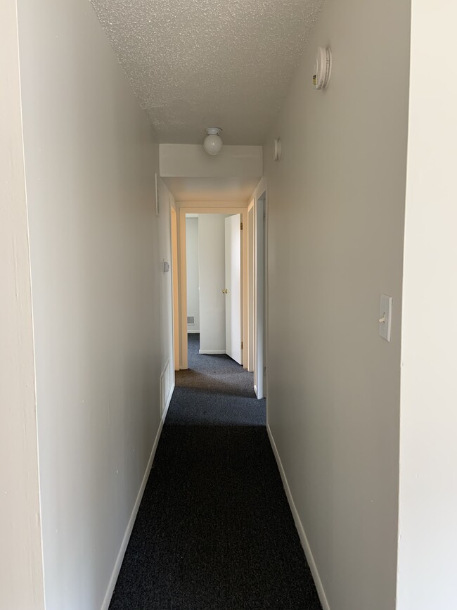 Building Photo - 424 W Goethe St