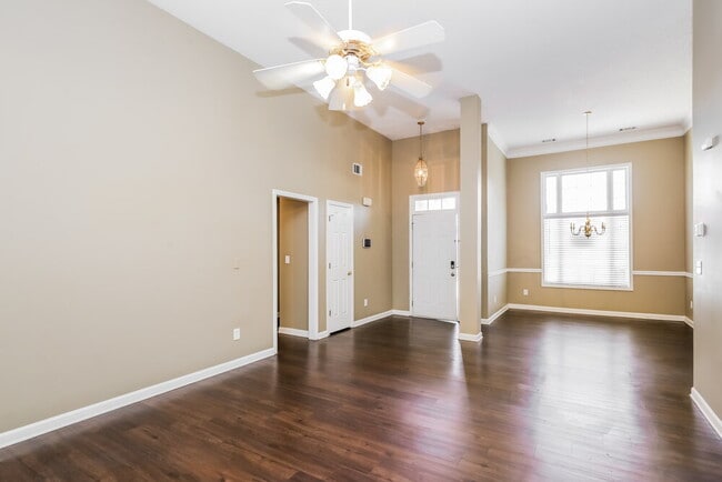 Building Photo - 124 Laurel Springs Dr