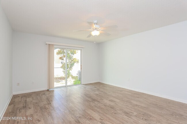 Foto del edificio - 8236 Rigel Rd