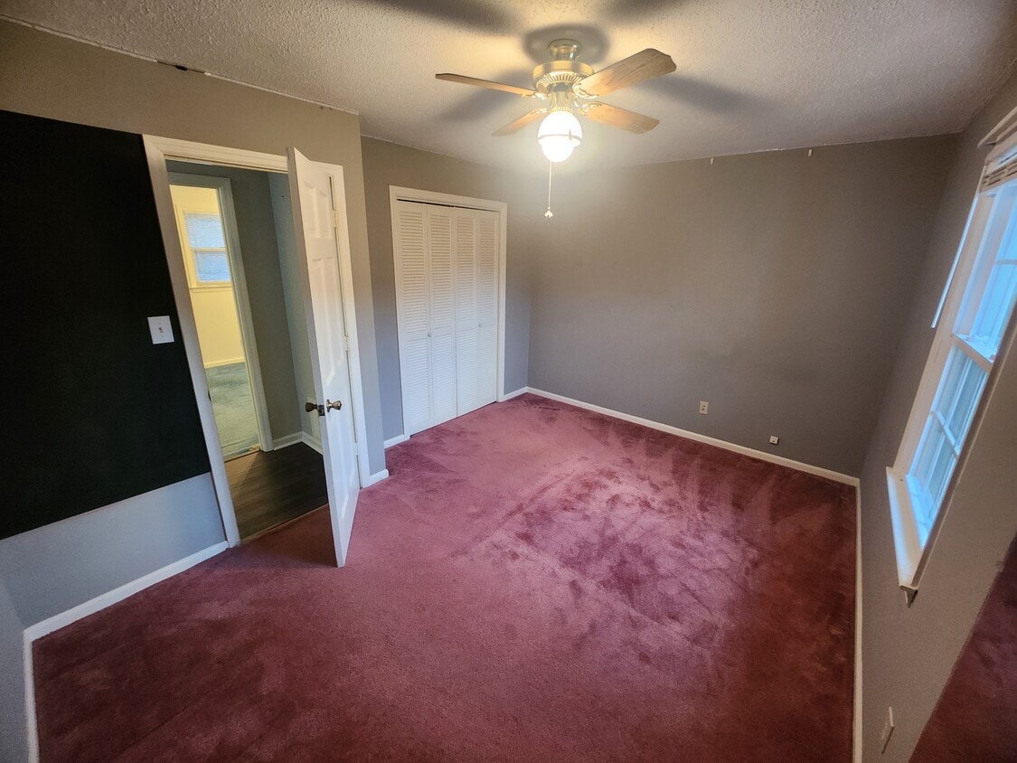 1219 Hillside Dr, Elizabethton, TN 37643 House Rental in Elizabethton