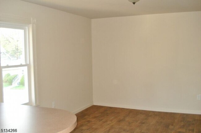 Building Photo - 171 Main St