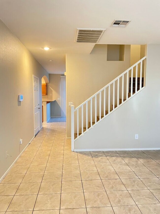 Foto del edificio - Adorable Two Story Home in Silverado Ranch