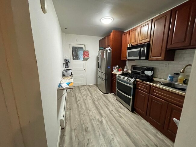 Building Photo - 313 49th St