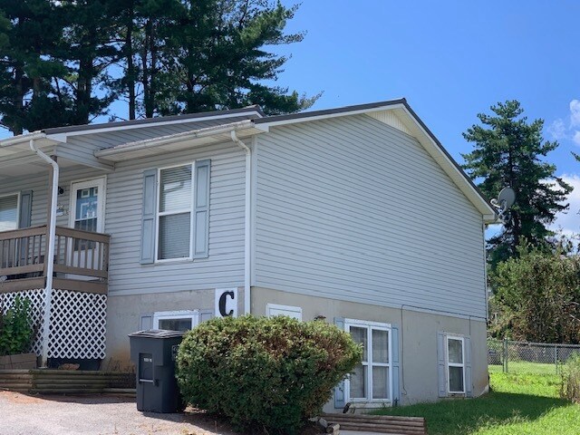 Foto principal - 633 Watauga Rd