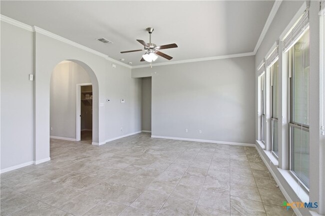 Building Photo - 5716 Blackstone Dr