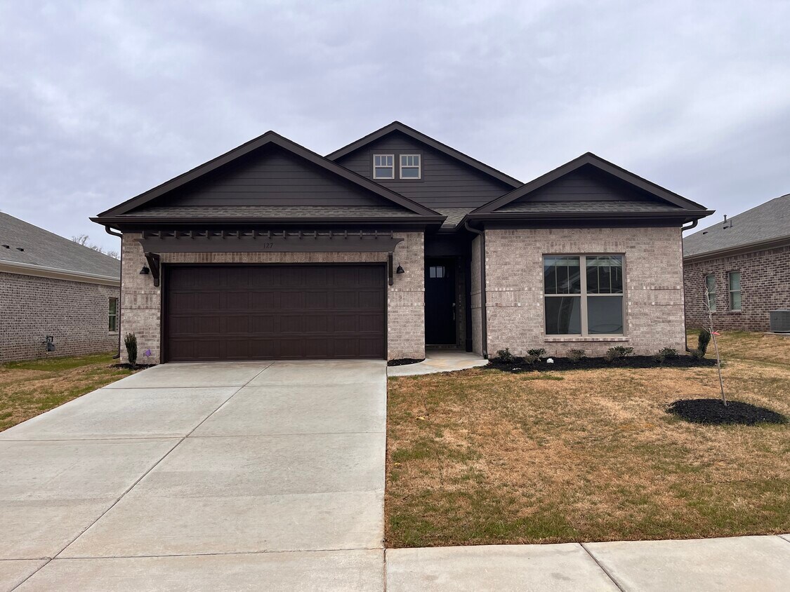 Foto principal - 127 Willow Rose Ln