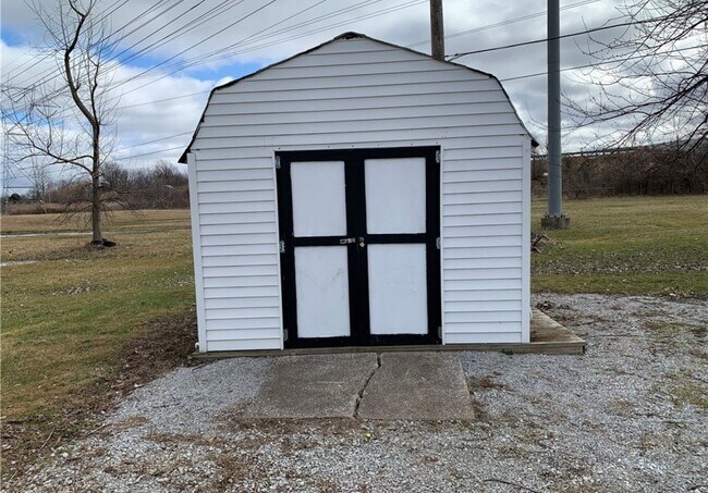 Building Photo - 706 Hine Ave