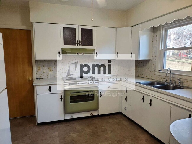 Building Photo - 3314 N Taylor Ave