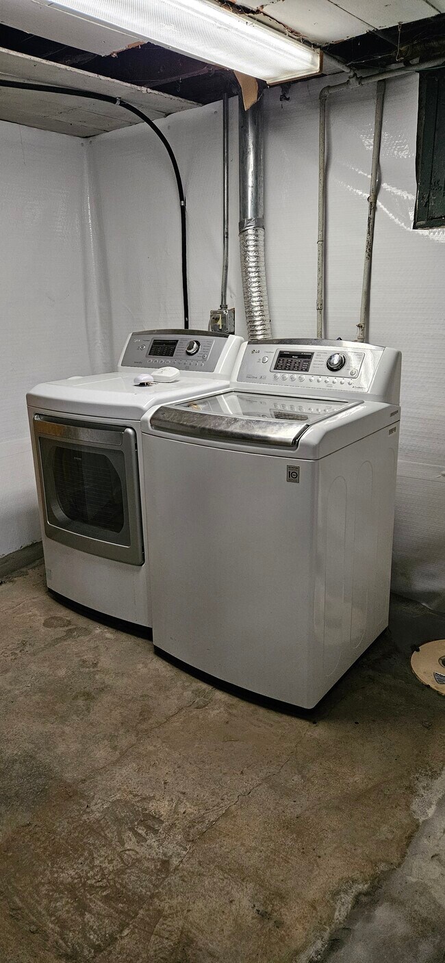 Foto del edificio - 129 N Bergan Ave