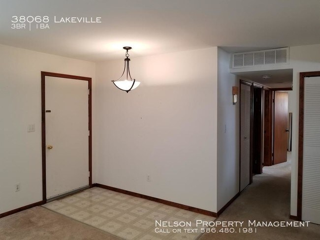 Building Photo - 38068 Lakeville St