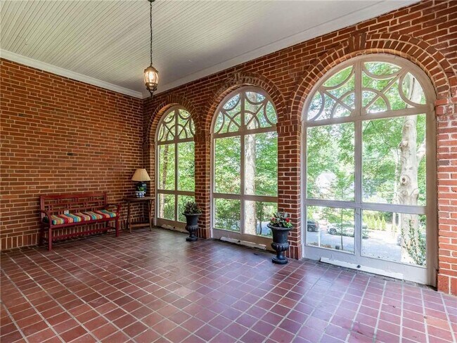 Foto del edificio - 1681 E Clifton Rd NE