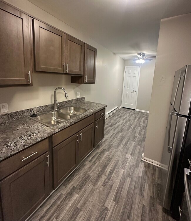 Cocina-comedor renovada de 2 habitaciones - Arlington South Apartments