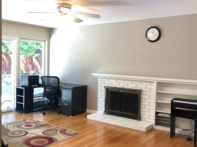 Building Photo - 958 Durlane Ct