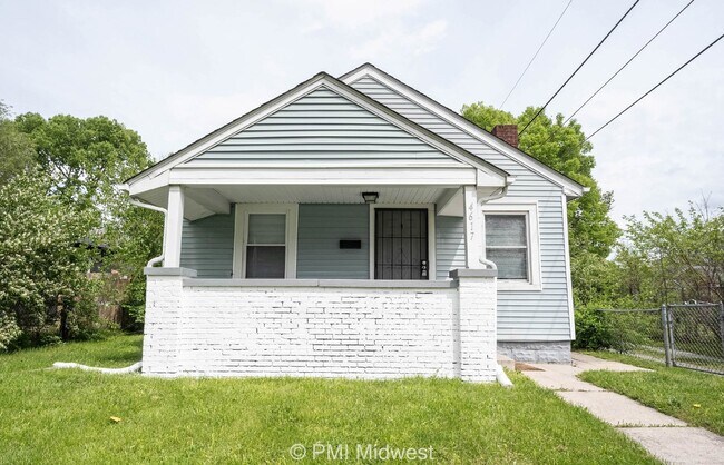 Foto del edificio - Charming 2-Bedroom Home with Hardwood Floo...