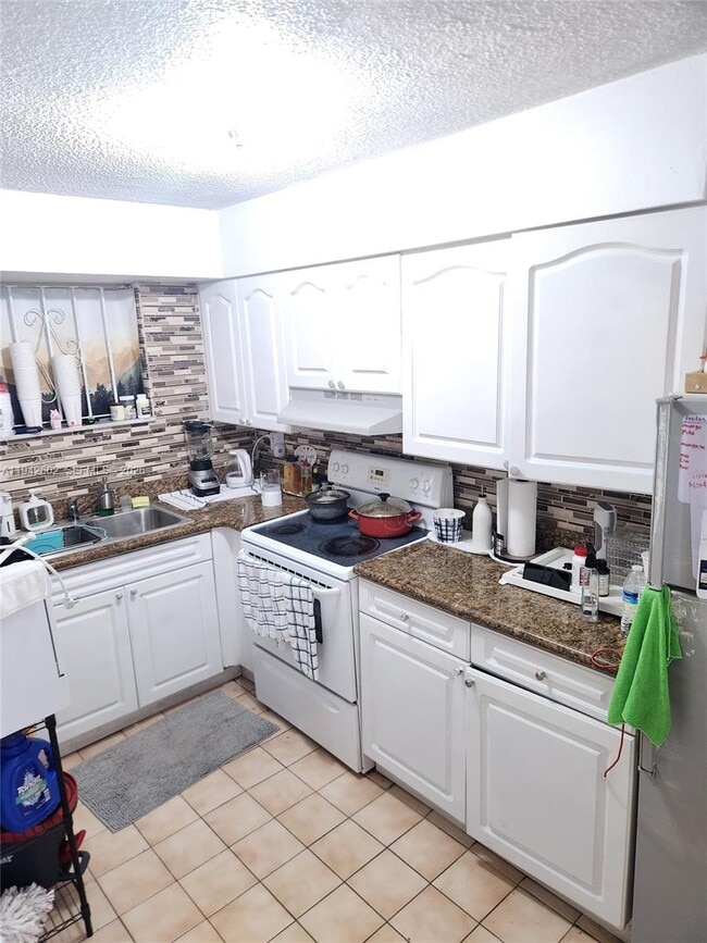 Foto del edificio - 2498 SW 17th Ave