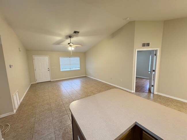 Building Photo - Lovely, Spacious 2 Bedroom, 2 Bathroom Home in Sebring!!