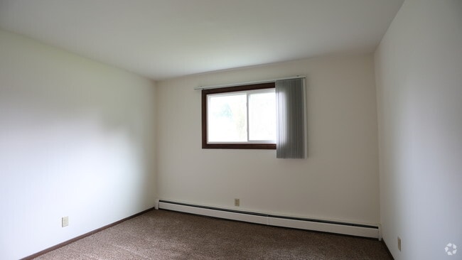 Bedroom - Royal Oaks