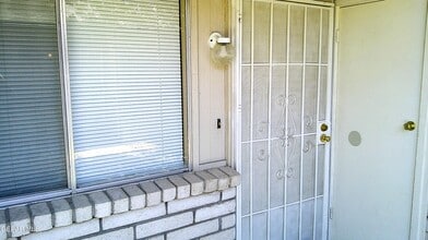 Building Photo - 3022 E Glen Dr
