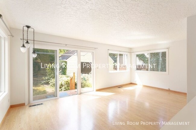 Foto del edificio - 3740 SE Tibbetts St