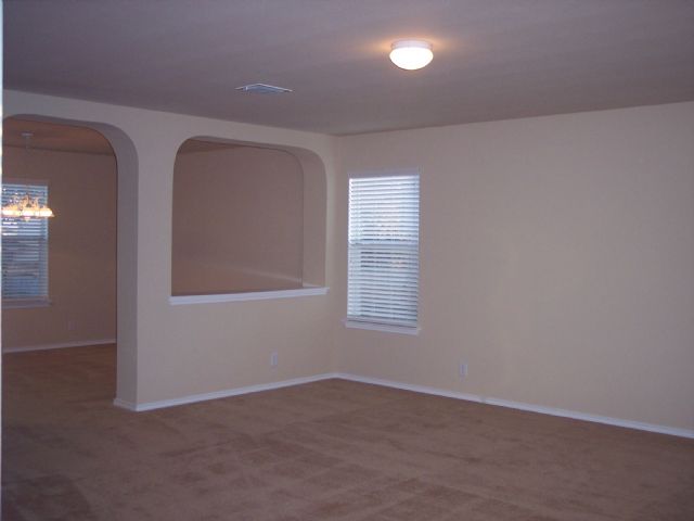 Building Photo - 4010 Chinkapin Oak