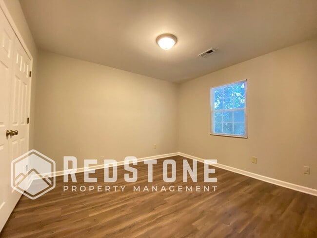 Building Photo - 221 Quintas Ave