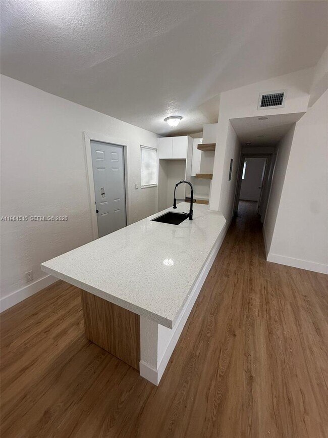 Foto del edificio - 2169 NW 80th St