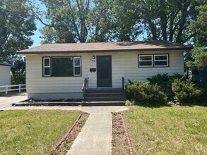 Building Photo - 2618 Broadwater Ave
