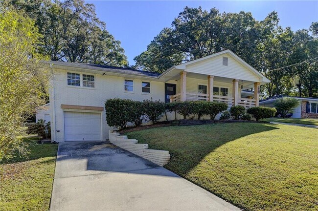 Building Photo - 2325 Elmwood Cir SE