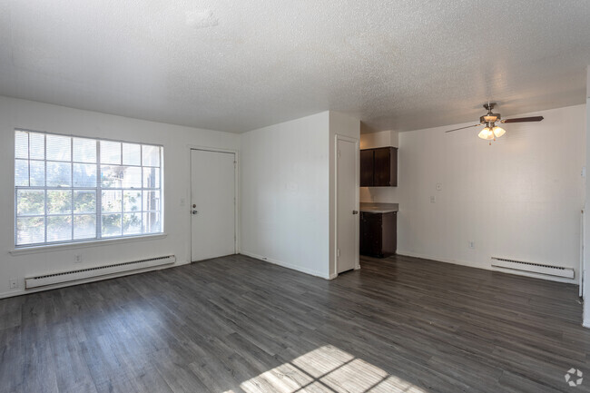 1BR, 1BA - 651SF - Campus Pointe Apartments