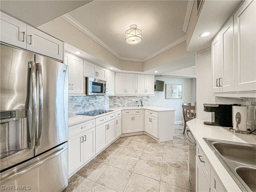 Primary Photo - 8111 Bay Colony Dr
