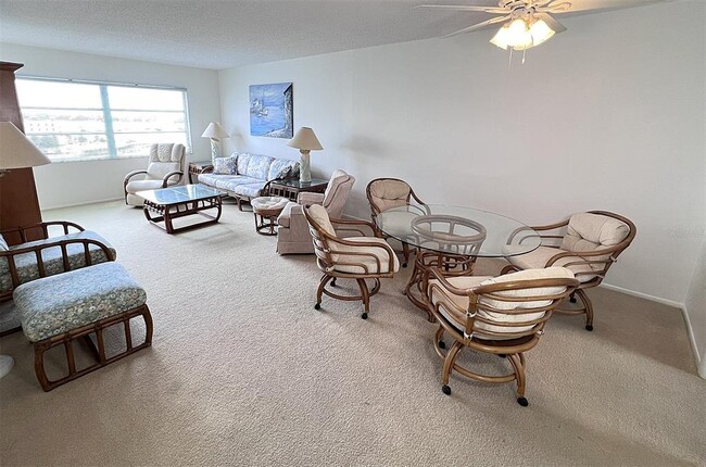 Building Photo - 4775 Cove Cir